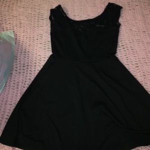 🖤A little black dress with lace at the top🖤